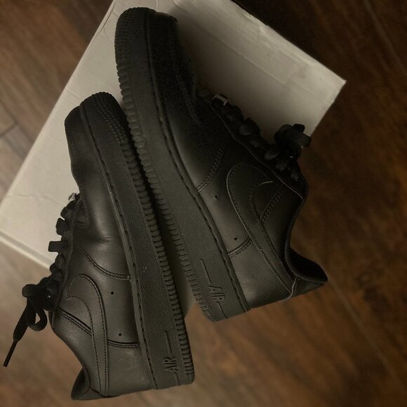 Nike Air Force 1 - Picture 1 of 3